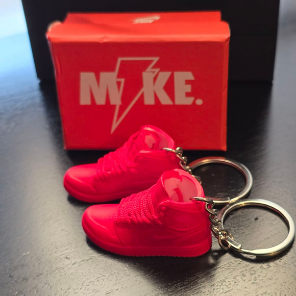 Novelty Gatorade Red Sneaker Keychain Pair with Box and bag - Picture 1 of 4